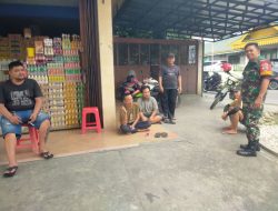 Babinsa Komsos Mengajak Warga Agar Saling Tolong Menolong dan Hormat Menghormati