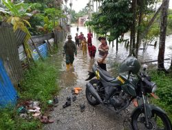 Babinsa Kel Pematang Kapau Serma Asikin mengimbau kepada seluruh warga yang tinggal di daerah Bantaran Sungai Sail untuk lebih waspada terhadap Cuaca Ekstrim