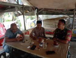 Komsos Dengan Warga, Babinsa Bandarraya Ingatkan Warga Jaga Kebersihan Lingkungan