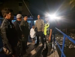 Babinsa Bersama Lurah Dan Bhabinkantibmas Monitor Banjir di RW 2,RW 3 dan RW 04 Kel. Kampung Dalam Kec. Senapelan