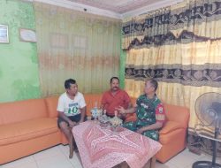 Eratkan Silaturahmi, Babinsa Kelurahan Padang Bulan Komsos Dengan Tomas dan Warga