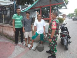 Keliling Wilayah Binaan, Babinsa Kelurahan Sago Laksanakan Himbauan Jaga Kebersihan Lingkungan