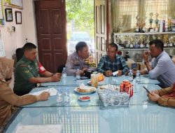 Peduli Pendidikan, Babinsa dan Tiga Pilar Komsos Bersama Kepsek SDN 044 Pekanbaru